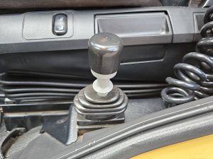 Wnętrze kabiny — Mercedes-Benz AROCS 2043 AS 4X4 ALLRAD z 2020 roku