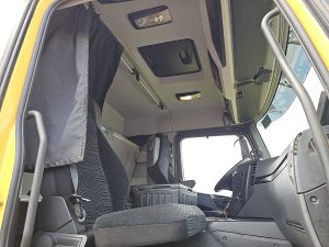 Wyposażenie specjalne wnętrza — Mercedes-Benz AROCS 2043 AS 4X4 ALLRAD z 2020 roku