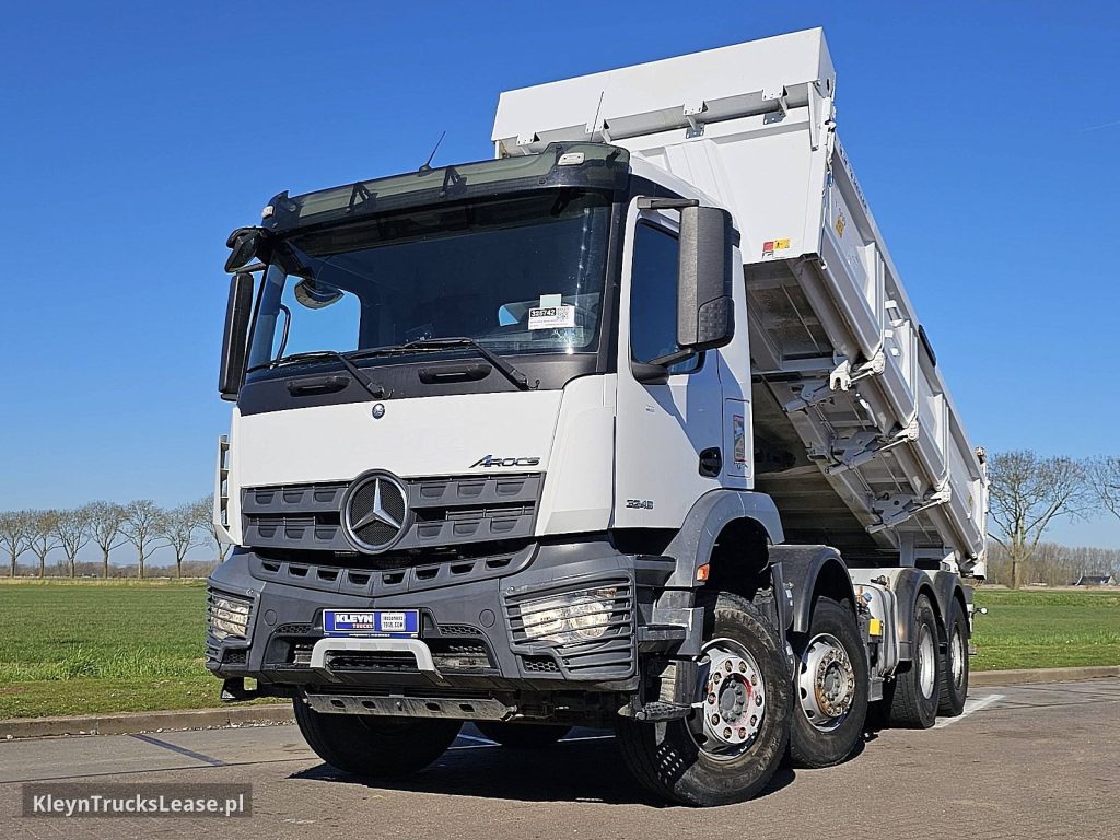 Mercedes-Benz AROCS 3246 z 2018 roku, wywrotka z zagranicy — przód pojazdu