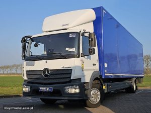 Przód pojazdu — Mercedes-Benz ATEGO 1230 TAILLIFT AIRCO 60M3 z 2021 roku