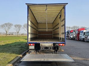 Przestrzeń ładunkowa — Mercedes-Benz ATEGO 1230 TAILLIFT AIRCO 60M3 z 2021 roku