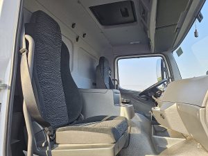 Wnętrze kabiny — Mercedes-Benz ATEGO 1230 TAILLIFT AIRCO 60M3 z 2021 roku