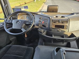 Deska rozdzielcza i stanowisko kierowcy — Mercedes-Benz ATEGO 1230 TAILLIFT AIRCO 60M3 z 2021 roku