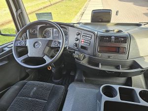 Deska rozdzielcza i stanowisko kierowcy — Mercedes-Benz ATEGO 1524 AIRCO TAILLIFT z 2021 roku