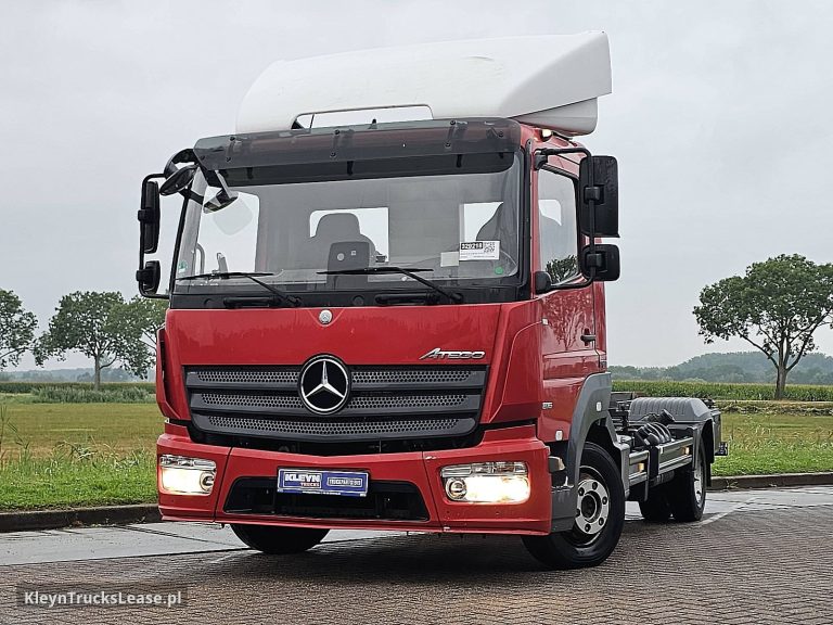 Mercedes-Benz ATEGO 816 WB 362 AIRCO GERMAN z 2018 roku, do kontenerów z zagranicy — przód pojazdu