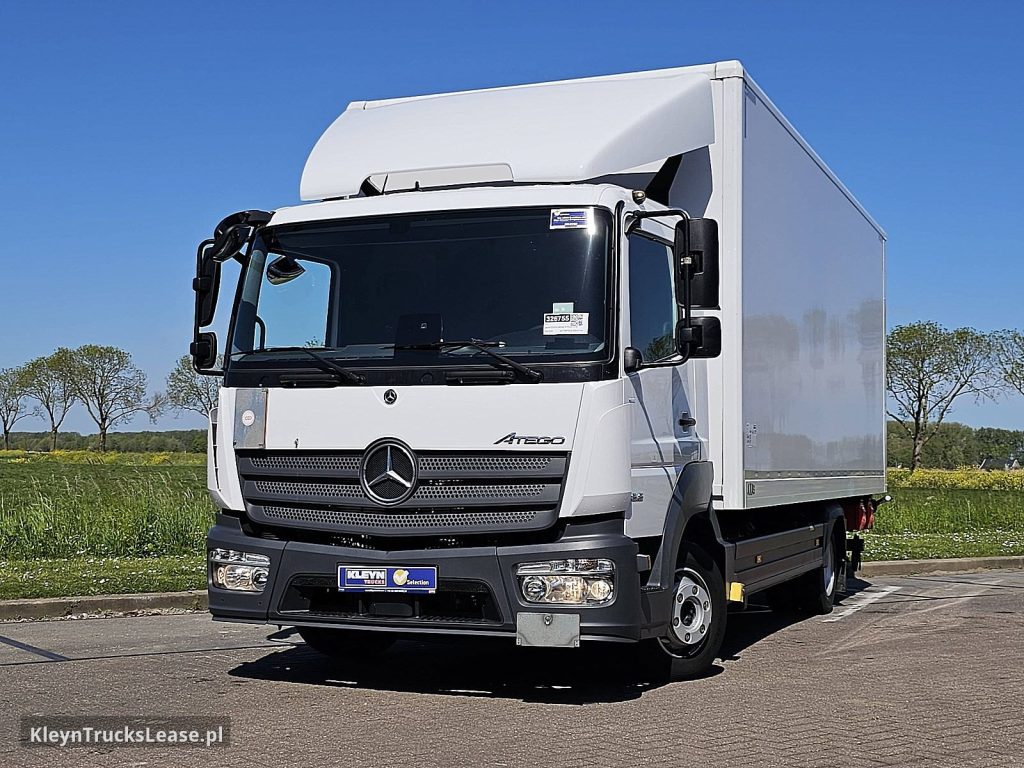 Mercedes-Benz ATEGO 818 AIRCO LIFT 3 SEATS z 2023 roku, kontener z zagranicy — przód pojazdu