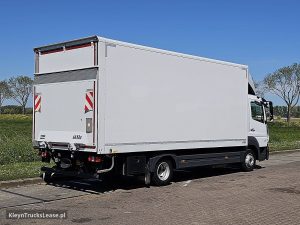 Strona pasażera z tyłu — Mercedes-Benz ATEGO 818 AIRCO LIFT 3 SEATS z 2023 roku