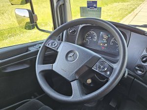 Wyposażenie specjalne wnętrza — Mercedes-Benz ATEGO 818 AIRCO LIFT 3 SEATS z 2023 roku