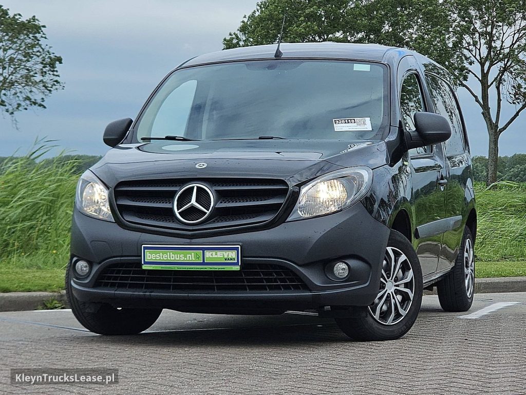 Mercedes-Benz CITAN 109 CDI LONG 95Pk Euro6 AC! z 2021 roku, kompaktowy dostawczak z zagranicy — przód pojazdu