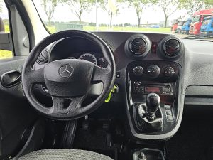 Deska rozdzielcza i stanowisko kierowcy — Mercedes-Benz CITAN 109 CDI LONG 95Pk Euro6 AC! z 2021 roku