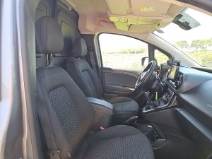 Wnętrze kabiny — Mercedes-Benz CITAN 110 CDI ac carplay EURO6 z 2022 roku
