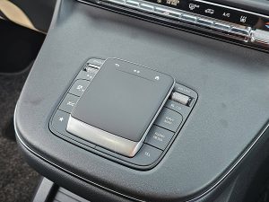 Wyposażenie specjalne wnętrza, ujęcie 2 — Mercedes-Benz EQV 300 wltp 364 kms 90kwh z 2024 roku