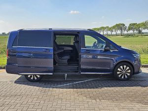Drzwi boczne przestrzeni ładunkowej — Mercedes-Benz EQV 300 wltp 364 kms 90kwh z 2024 roku