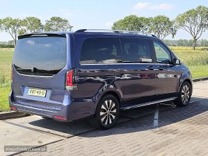 Strona pasażera z tyłu — Mercedes-Benz EQV 300 wltp 364 kms 90kwh z 2024 roku