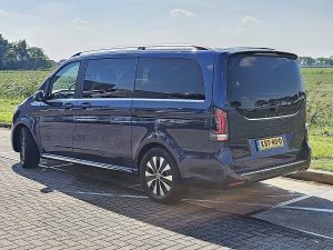 Strona kierowcy z tyłu — Mercedes-Benz EQV 300 wltp 364 kms 90kwh z 2024 roku