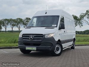 Przód pojazdu — Mercedes-Benz ESPRINTER 55 kWh 168 km wltp z 2021 roku