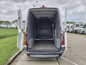 Przestrzeń ładunkowa — Mercedes-Benz ESPRINTER 55 kWh 168 km wltp z 2021 roku