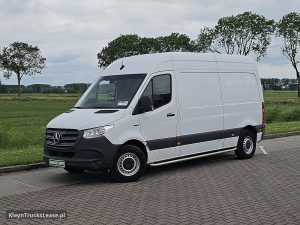 Strona kierowcy z przodu — Mercedes-Benz ESPRINTER 55 kWh 168 km wltp z 2021 roku