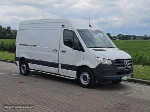 Strona pasażera z przodu — Mercedes-Benz ESPRINTER 55 kWh 168 km wltp z 2021 roku