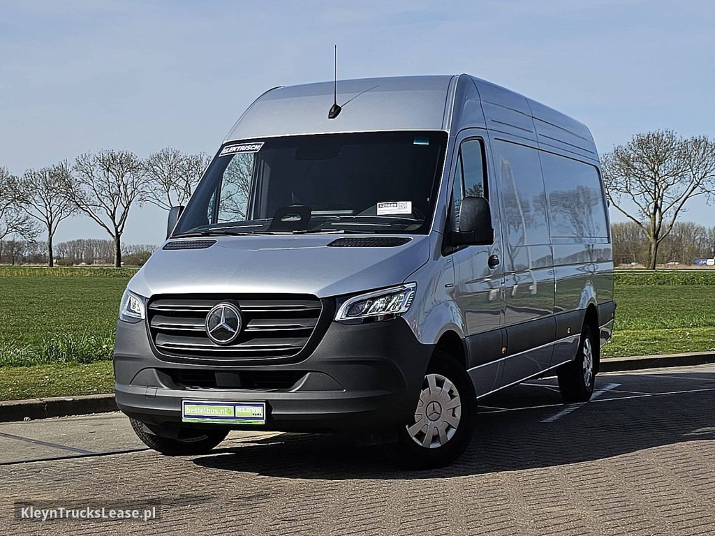 Mercedes-Benz ESPRINTER L3H2 320 300Km WLTP! z 2024 roku, blaszak z zagranicy — przód pojazdu