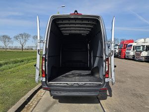 Przestrzeń ładunkowa — Mercedes-Benz ESPRINTER L3H2 320 300Km WLTP! z 2024 roku