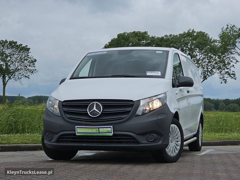 Mercedes-Benz EVITO 66Kwh Wltp 292 kms z 2022 roku, blaszak z zagranicy — przód pojazdu