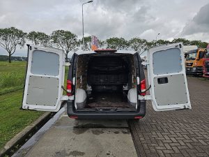 Przestrzeń ładunkowa — Mercedes-Benz EVITO 66Kwh Wltp 292 kms z 2022 roku