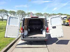 Przestrzeń ładunkowa — Mercedes-Benz EVITO 66Kwh Wltp 292 kms z 2022 roku