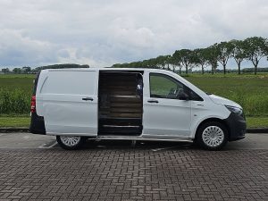 Drzwi boczne przestrzeni ładunkowej — Mercedes-Benz EVITO 66Kwh Wltp 292 kms z 2022 roku