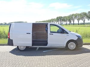 Drzwi boczne przestrzeni ładunkowej — Mercedes-Benz EVITO 66Kwh Wltp 292 kms z 2022 roku