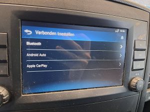 Ekran z Apple CarPlay — Mercedes-Benz EVITO 66Kwh Wltp 292 kms z 2022 roku