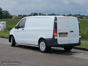 Strona kierowcy z tyłu — Mercedes-Benz EVITO 66Kwh Wltp 292 kms z 2022 roku