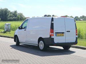 Strona kierowcy z tyłu — Mercedes-Benz EVITO 66Kwh Wltp 292 kms z 2022 roku