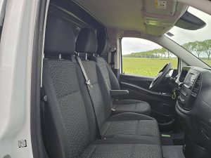 Wnętrze kabiny — Mercedes-Benz EVITO 66Kwh Wltp 292 kms z 2022 roku