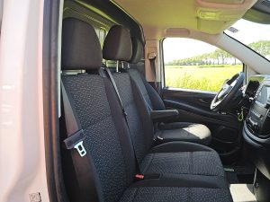 Wnętrze kabiny — Mercedes-Benz EVITO 66Kwh Wltp 292 kms z 2022 roku
