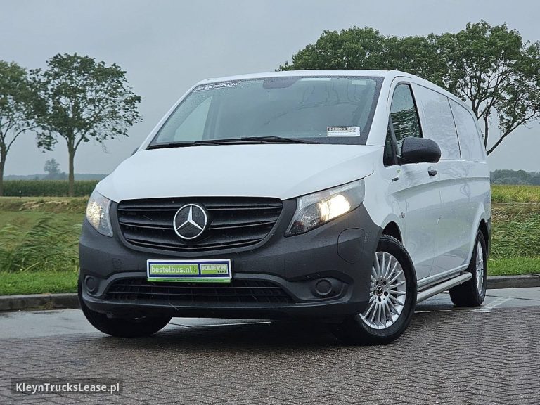 Mercedes-Benz EVITO 90kwh 332 kms WLTP!! z 2022 roku, blaszak z zagranicy — przód pojazdu
