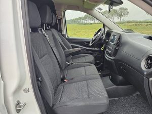 Wnętrze kabiny — Mercedes-Benz EVITO 90kwh 332 kms WLTP!! z 2022 roku