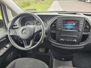 Deska rozdzielcza i stanowisko kierowcy — Mercedes-Benz EVITO 90kwh 332 kms WLTP!! z 2022 roku