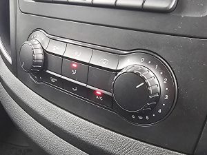 Wyposażenie specjalne wnętrza — Mercedes-Benz EVITO 90kwh 332 kms WLTP!! z 2022 roku
