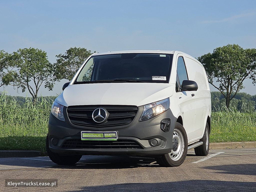 Mercedes-Benz EVITO ac carplay 66kWh z 2022 roku, blaszak z zagranicy — przód pojazdu