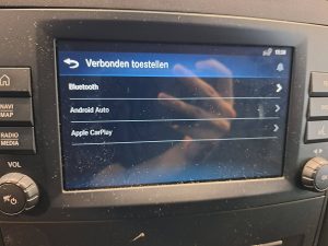 Ekran z Apple CarPlay — Mercedes-Benz EVITO ac carplay 66kWh z 2022 roku
