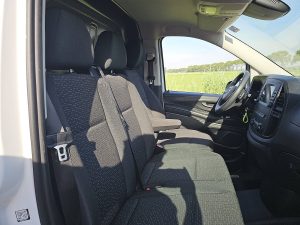 Wnętrze kabiny — Mercedes-Benz EVITO ac carplay 66kWh z 2022 roku