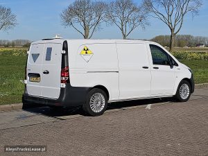Strona pasażera z tyłu — Mercedes-Benz EVITO XL Vebabox 60 kWh z 2024 roku