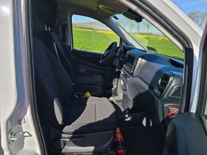 Wnętrze kabiny — Mercedes-Benz EVITO XL Vebabox 60 kWh z 2024 roku