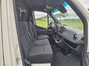Wnętrze kabiny — Mercedes-Benz SPRINTER 211 ac carplay EURO6 z 2022 roku