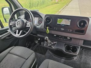 Deska rozdzielcza i stanowisko kierowcy — Mercedes-Benz SPRINTER 211 ac carplay EURO6 z 2022 roku