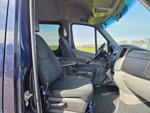 Wnętrze kabiny — Mercedes-Benz SPRINTER 213 ac 9-pers EURO6 z 2016 roku