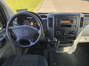 Deska rozdzielcza i stanowisko kierowcy — Mercedes-Benz SPRINTER 213 ac 9-pers EURO6 z 2016 roku