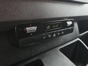 Wyposażenie specjalne wnętrza — Mercedes-Benz SPRINTER 214 CDI AUT. L2H2 z 2020 roku