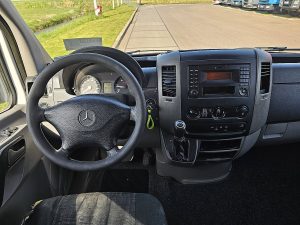 Deska rozdzielcza i stanowisko kierowcy — Mercedes-Benz SPRINTER 310 L3H2 Maxi Automaat z 2014 roku
